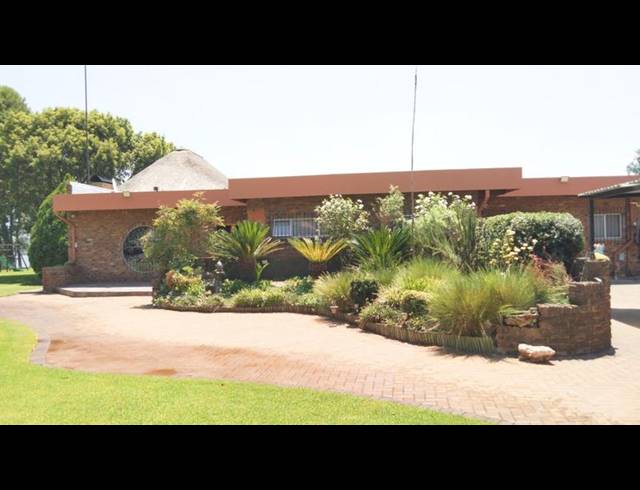 8 BEDROOM HOUSE FOR SALE IN LOCH VAAL